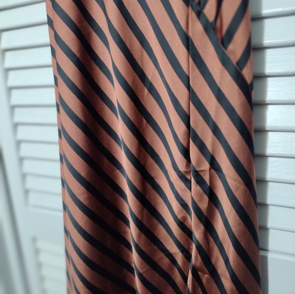 Dress - Picture 2 of 5